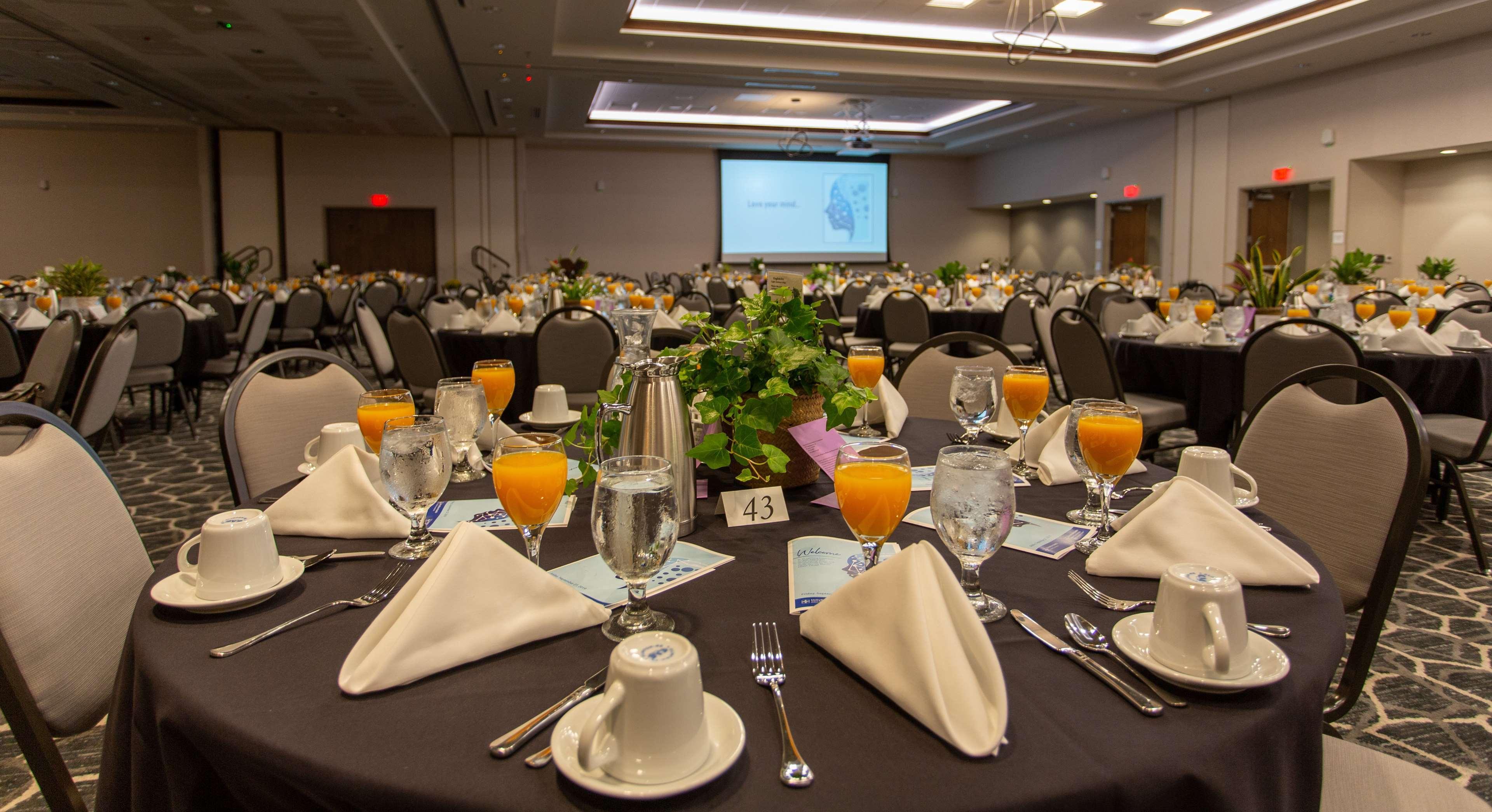 Hilton Garden Inn Cedar Falls Conference Center Buitenkant foto