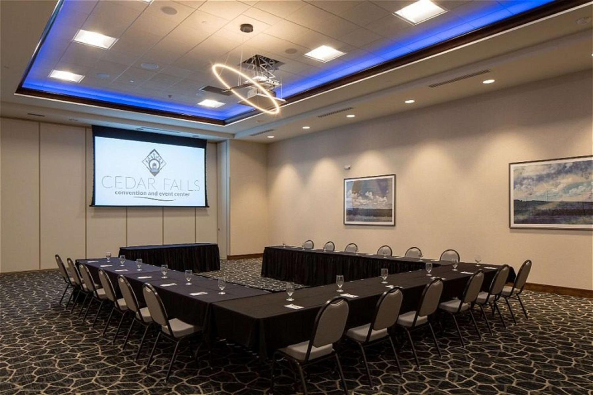 Hilton Garden Inn Cedar Falls Conference Center Buitenkant foto