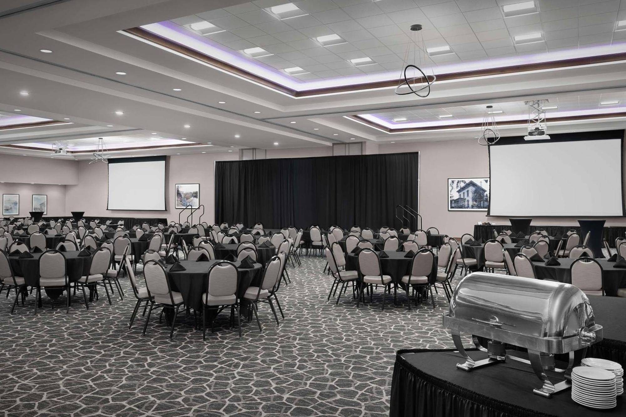 Hilton Garden Inn Cedar Falls Conference Center Buitenkant foto